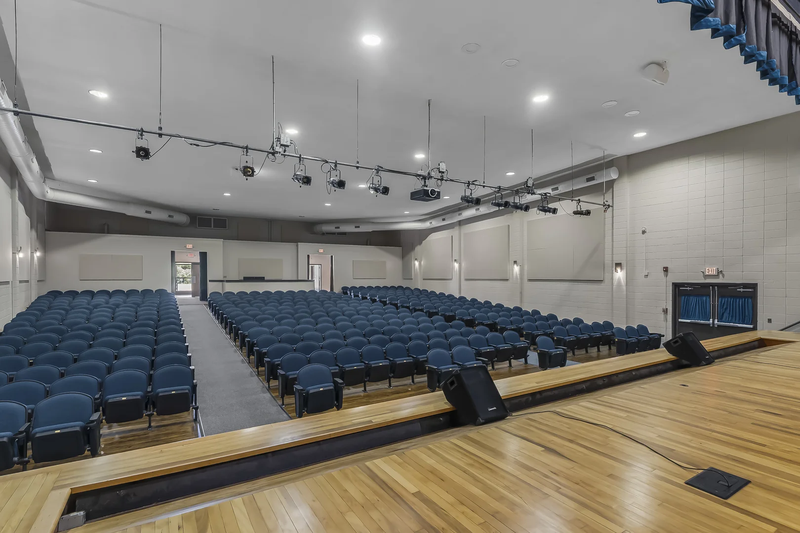 30-theater-30