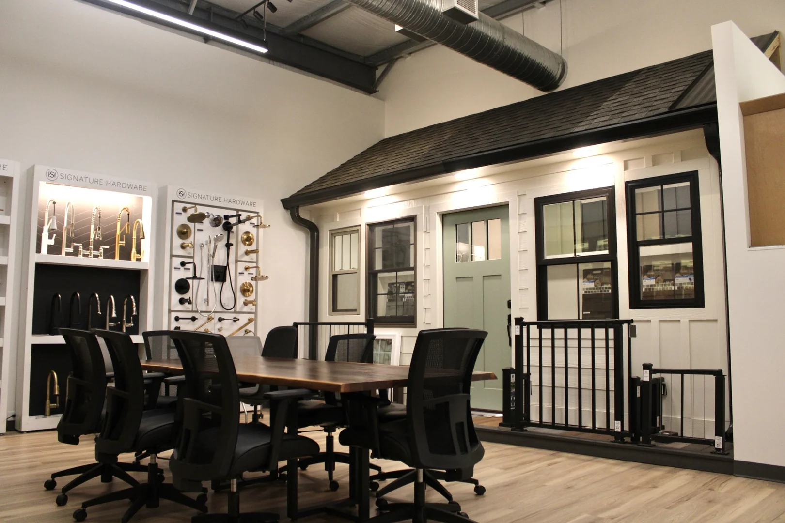 STUDIO ROOM FROM COUNTER