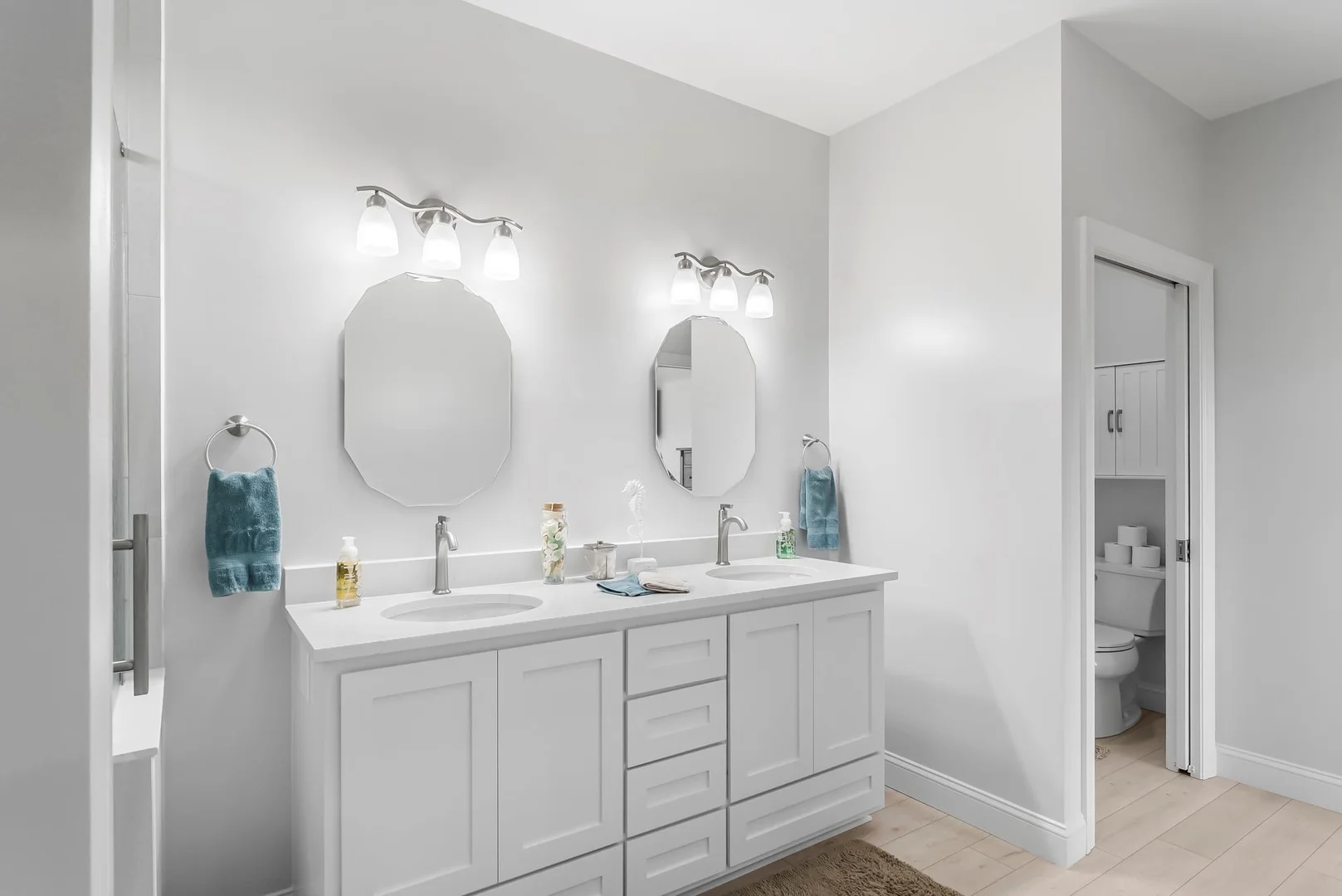bathroom sinkdouble mirror